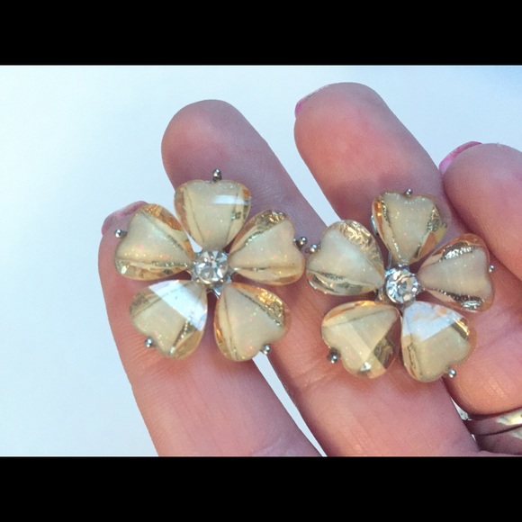 Shimmering Flower Stud Earrings - Picture 4 of 5